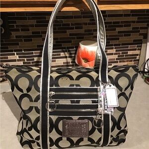 Coach Poppy Op Art Logo Glam Leather Silver Black Tote #L0985-13826